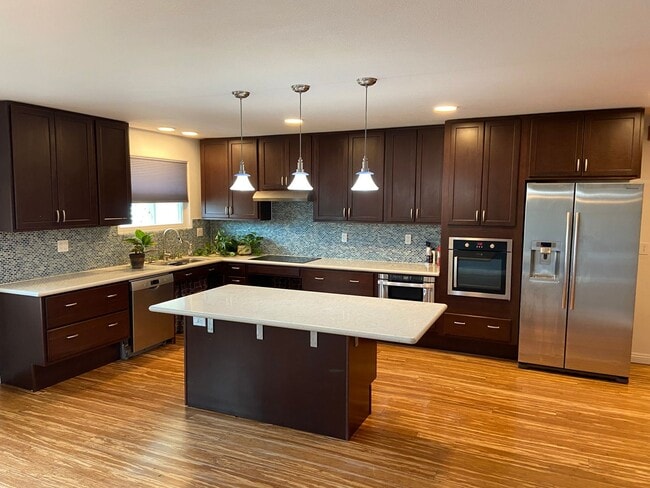 Building Photo - Beautiful, Updated 4 Bed, 3 Bath in the Heart of Clairemont with Canyon Views!!