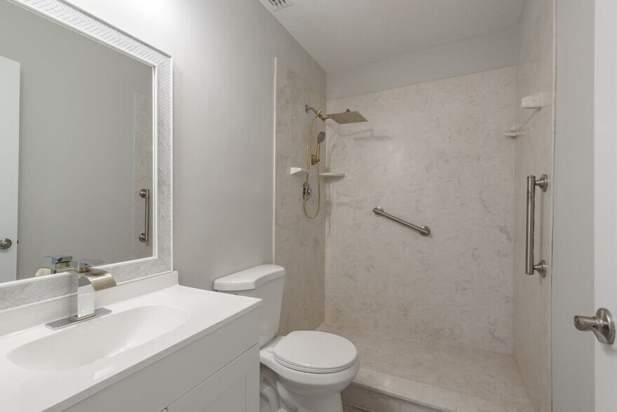 Building Photo - 2700 Bayshore Blvd
