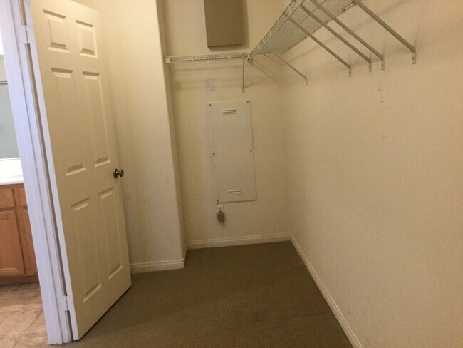 Building Photo - 3 Bedroom 2 Bathroom Home in Corona