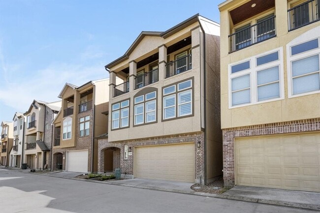 Building Photo - 11025 Upland Forest Dr