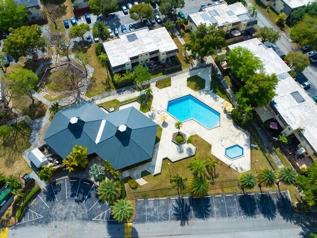 Building Photo - 8745 SW 137th Ave