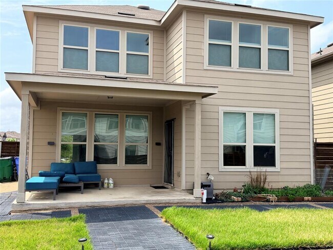 Building Photo - 13901 Eucalyptus Bnd