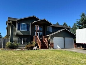 Building Photo - Wonderful 3+ Bedroom Split-Level Home w/AC...
