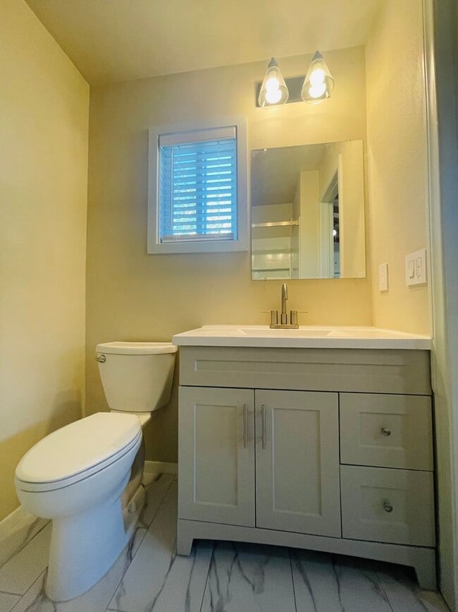 Building Photo - Charming 3-bedroom, 2-bathroom single story home located in the heart of Fillmore