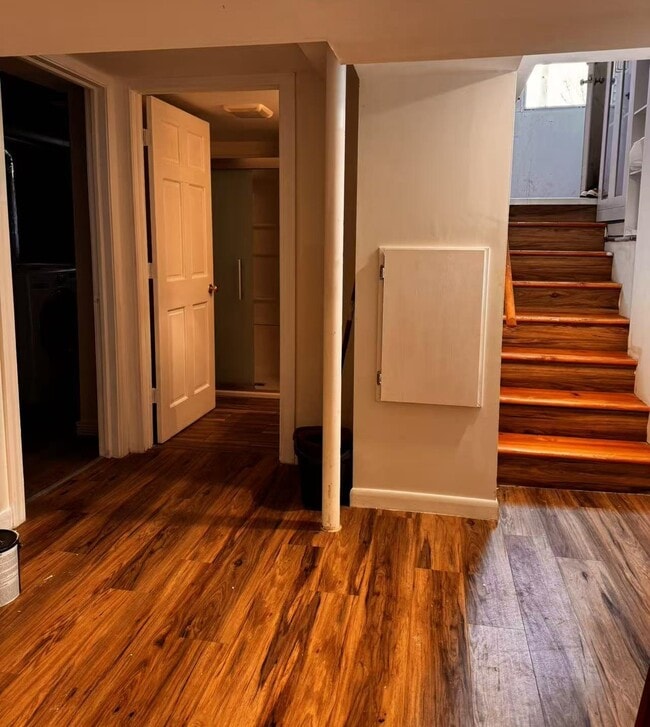 Building Photo - 513 S Brooks St