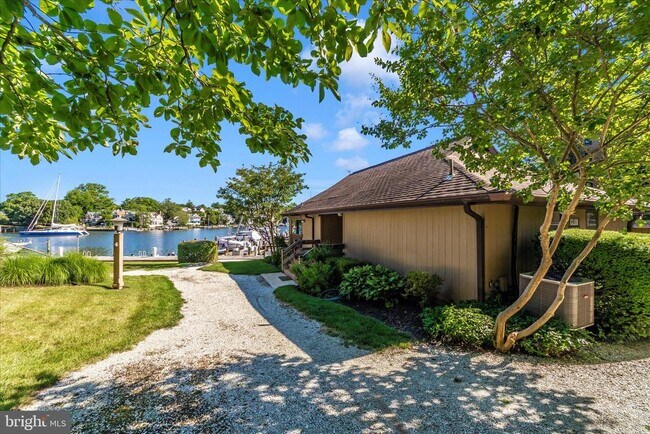 Building Photo - 5 President Point Dr