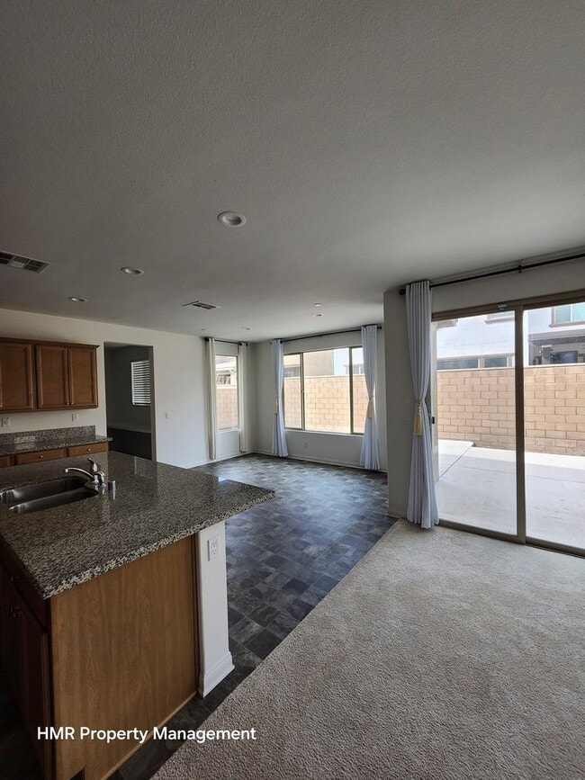 Building Photo - Beautiful two story 5 bedroom in ontario R...