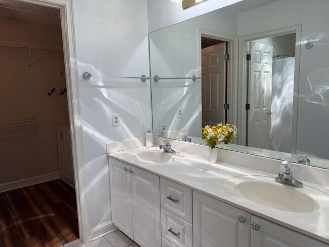 Building Photo - 112 Eagles Landing Dr