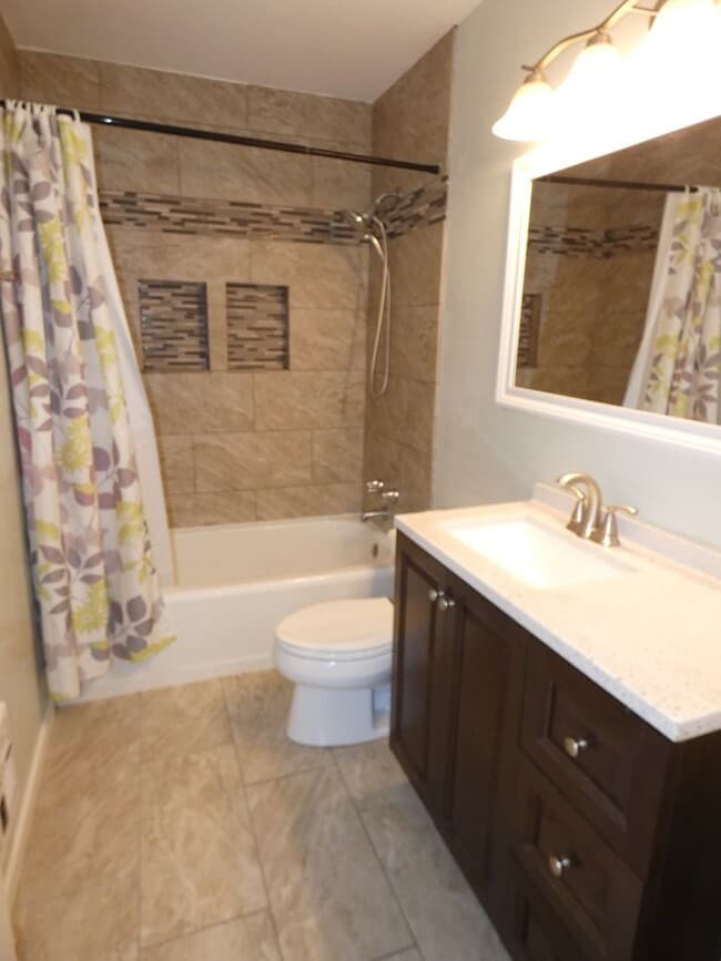 Building Photo - Centrally Charming