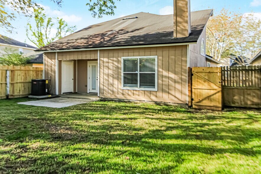 Building Photo - 6753 Long Meadow Cir S