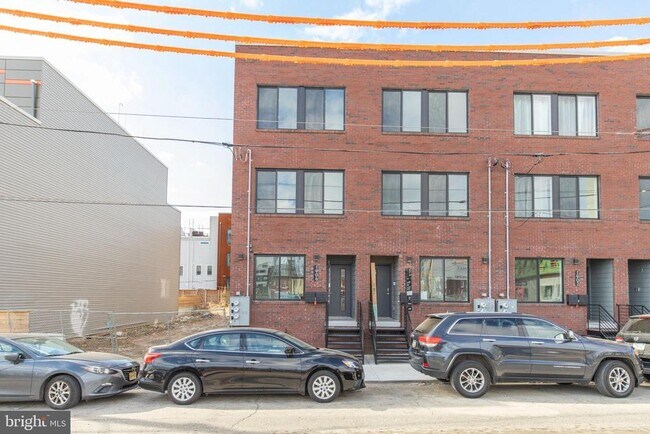 Building Photo - 1906 E York St