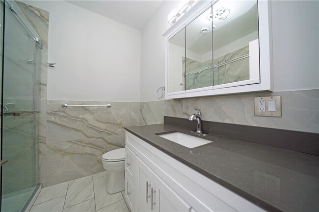 Building Photo - 207 N Main St