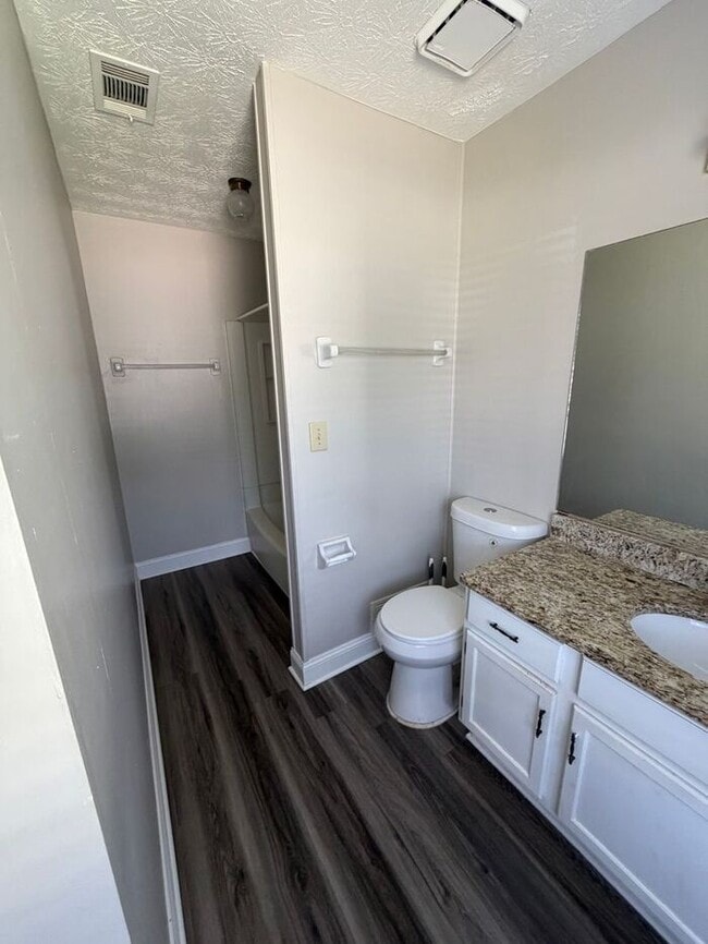 Building Photo - Cozy 3 bedroom 2 bath ranch duplex!