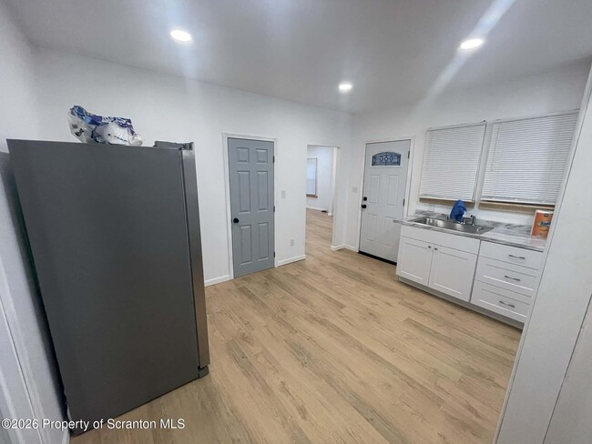 Building Photo - 76 Brook St