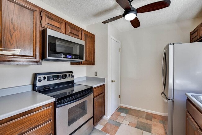 Building Photo - 16001 Awalt Dr