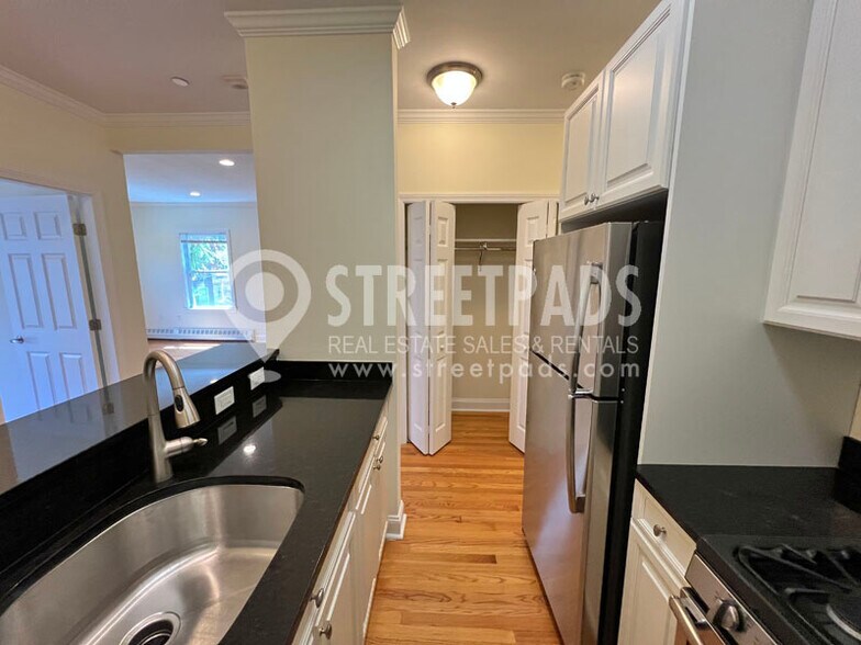 Building Photo - 1 Langdon Sq