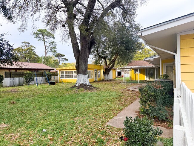 Building Photo - 4011 Dryden Rd