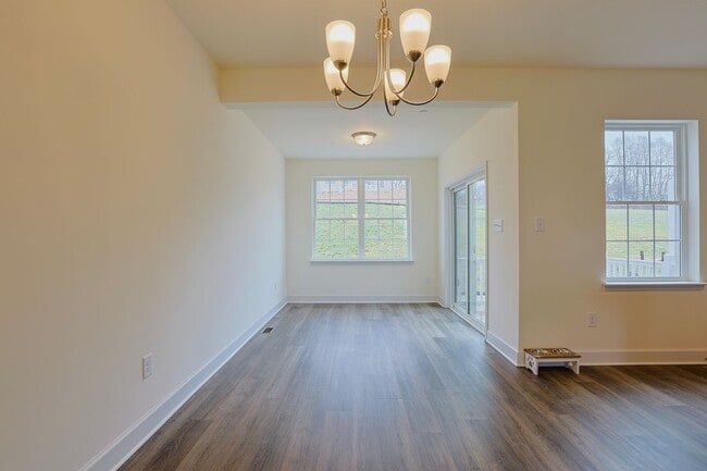 Building Photo - Luxury Townhomes!