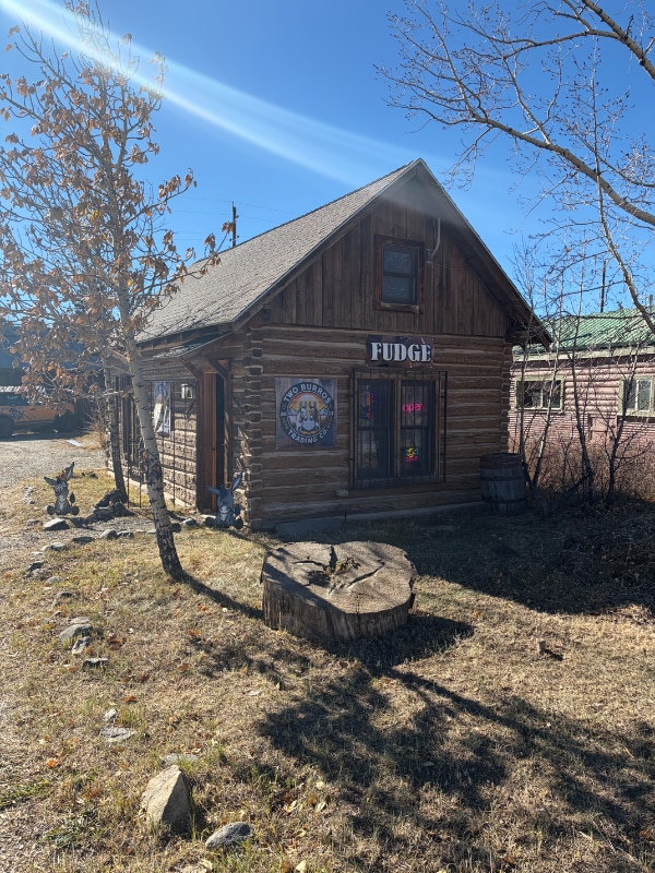 Building Photo - 613 Main St