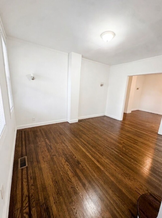 Building Photo - 3632 Parkdale Ave