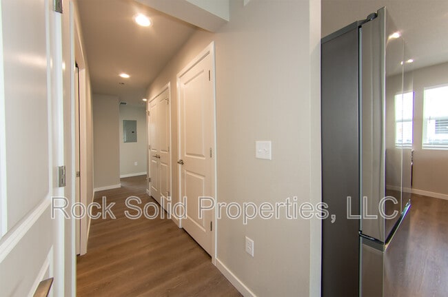 Building Photo - 1900 Good Hearted Pl