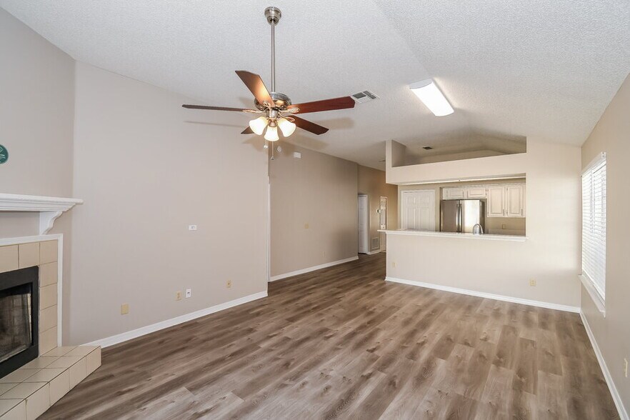 Building Photo - 7737 Manassas Ct E