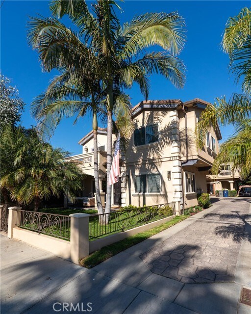 Building Photo - 2207 Warfield Ave