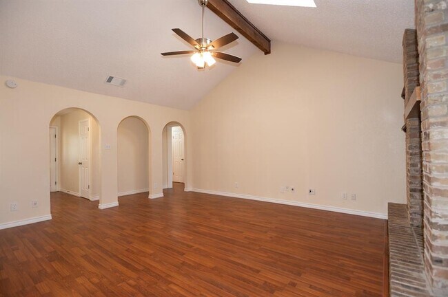 Building Photo - 1013 Ramble Creek Dr