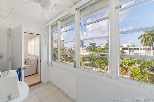Building Photo - 1333 E Hallandale Beach Blvd