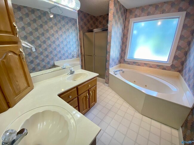 Building Photo - 218 Marlboro Way