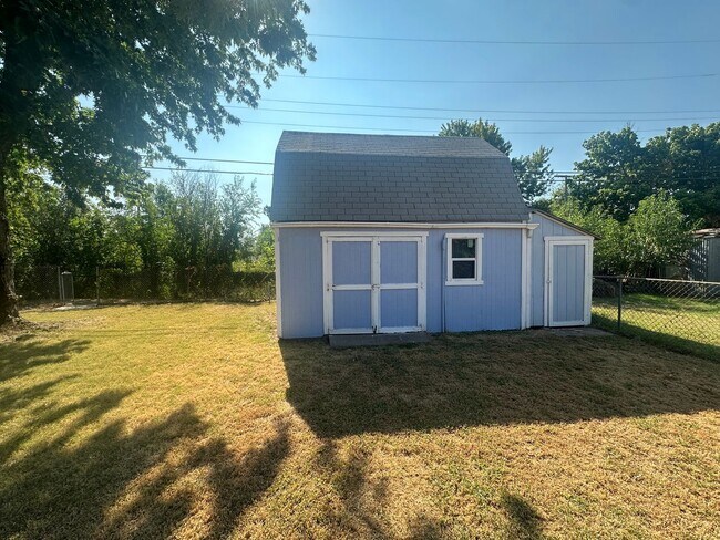 Building Photo - 2524 Eagle Dr