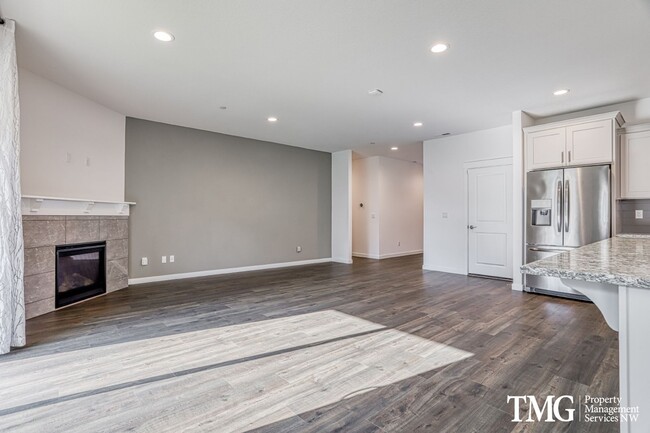 Building Photo - Single level 4 Bedroom 2 Bathroom Home in ...