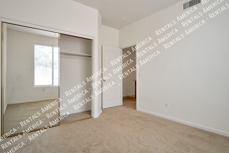 Building Photo - 2631 S Leonard Pl