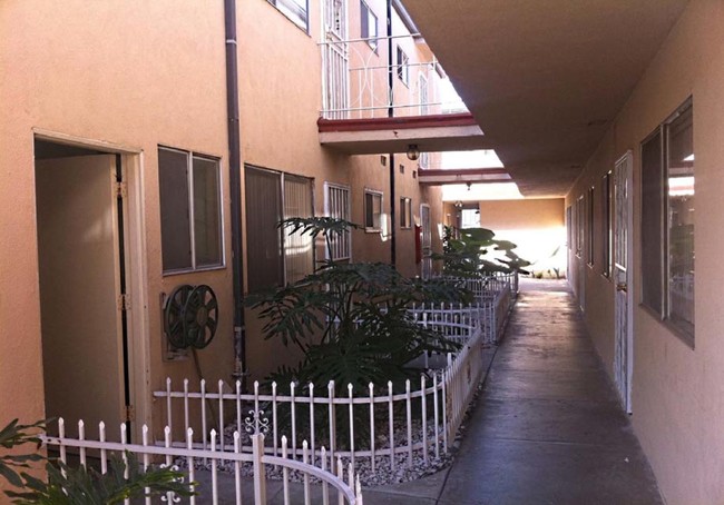 Waterfall Apartments - Stone Arbor on Benedict Apartments