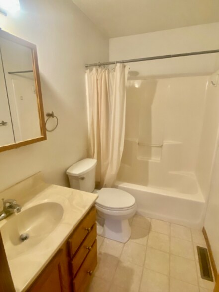 Building Photo - 205 E Bengal Dr