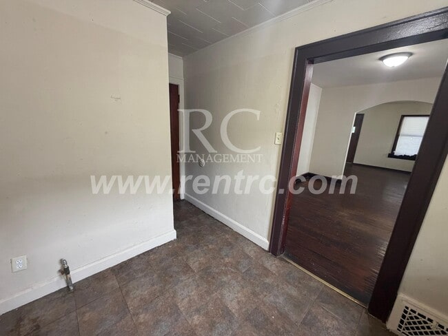 Building Photo - 625.5 Commercial-