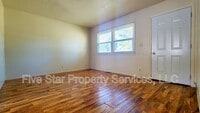 Building Photo - 404 E Madison St