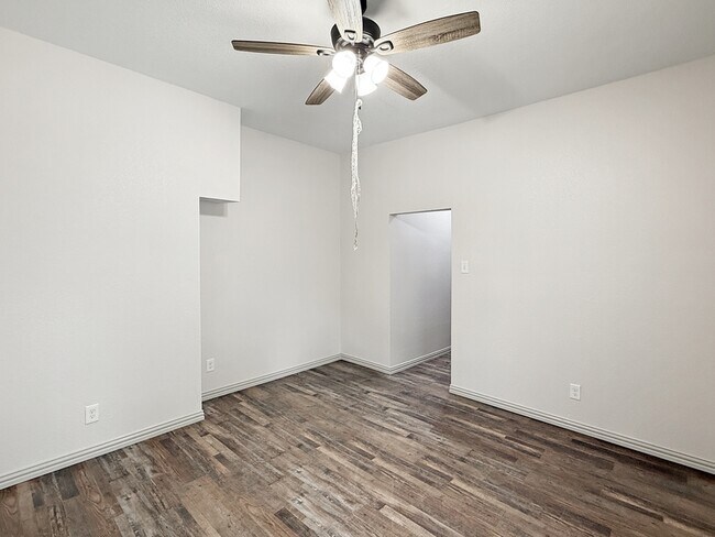 Building Photo - 2424 Mckinley Ave