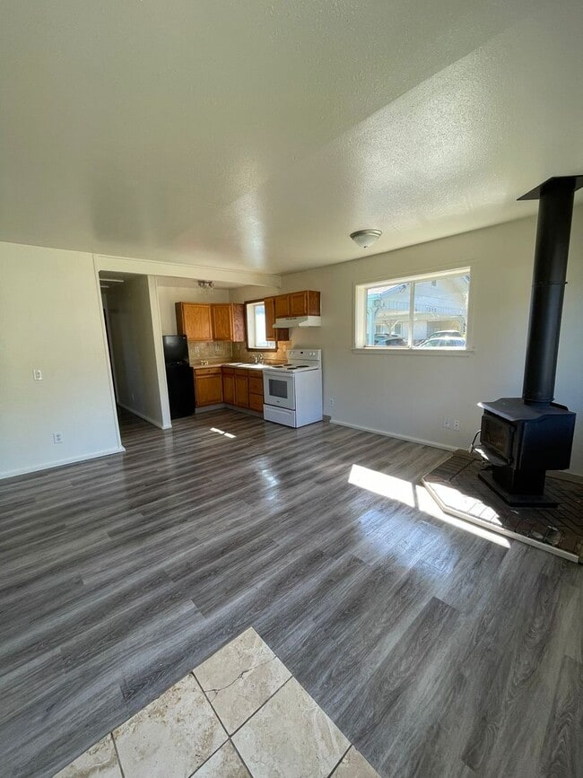 Building Photo - 2148