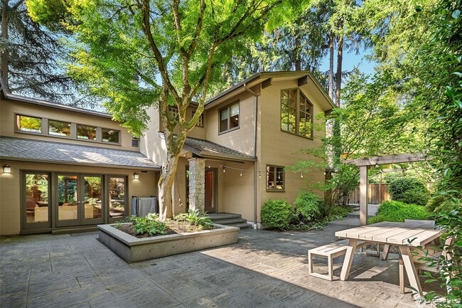 Building Photo - 5bd/4ba Mercer Island Home