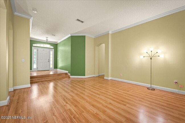 Building Photo - 1028 Meadow View Ln