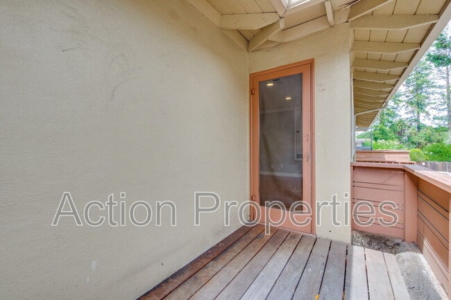 Building Photo - 661 Channing Ave