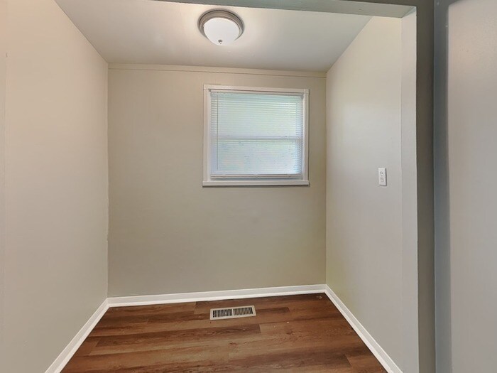 Building Photo - 120 Brookside Dr