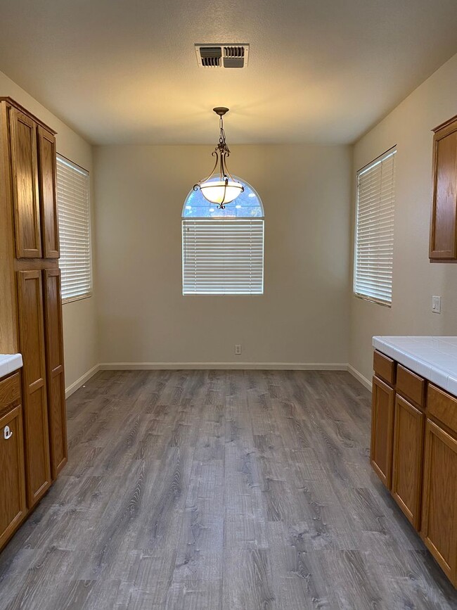 Building Photo - NORTH MERCED 3 BED 2 BATH