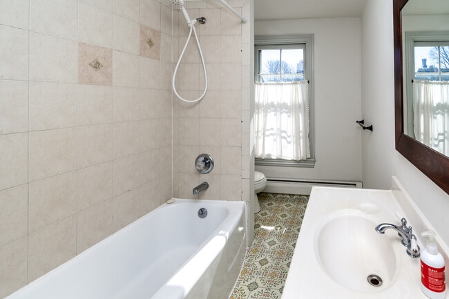 Building Photo - 34 Buttonwood St