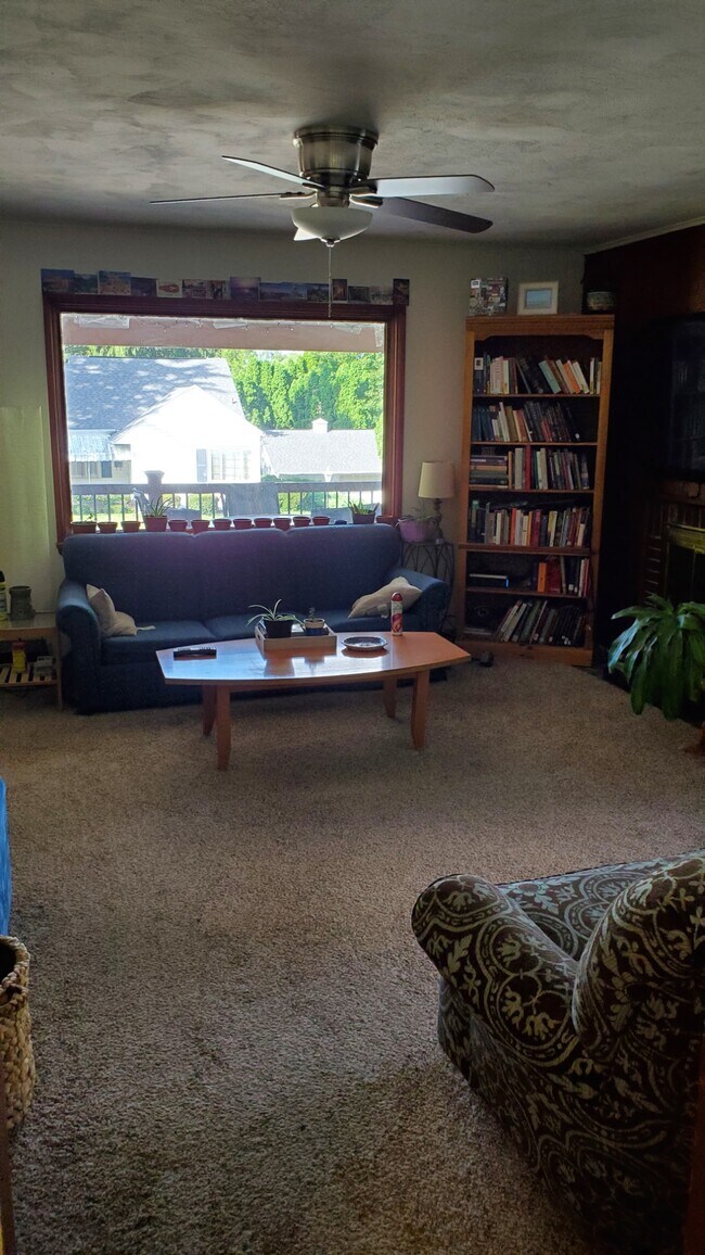 Building Photo - 1127 S Allen St