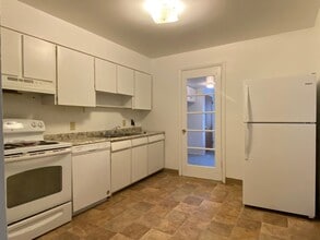 Building Photo - Comping Soon - Well maintained ranch apartment