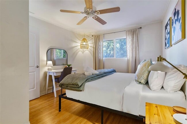 Building Photo - 1422 Collier St