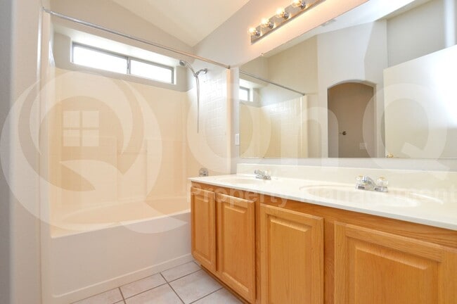 Building Photo - 287 E Sheffield Ct