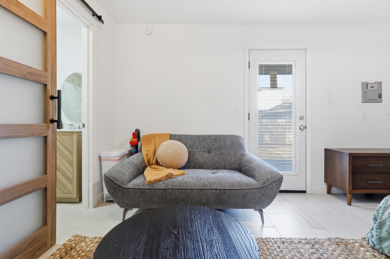 Building Photo - 118 W Sligh Ave